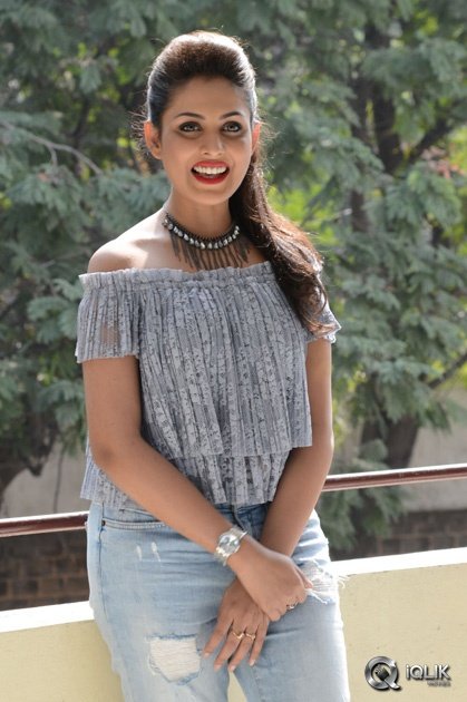 Madhu-Shalini-at-Cheekati-Raajyam-Success-Meet